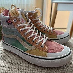 Like New Vans high tops multicolored size 6.5 men’s 8 women’s. Only worn twice.